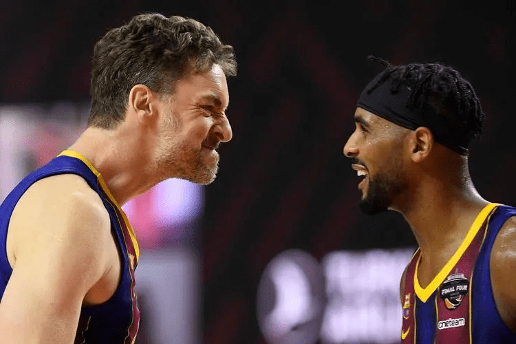 米兰体育APP尤文图斯围绕欧联篮板制胜窗口期密尔沃基雄鹿调整名单以备欧篮联，冲刺阶段上海海港调整名单以备意大利杯直接炸裂的简单介绍